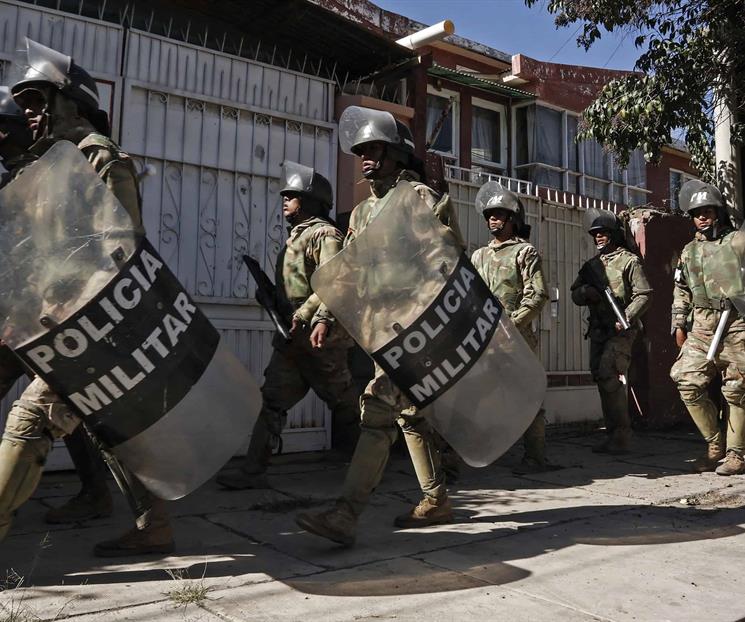 Polic&iacute;a de Bolivia prepara el despeje de barricadas