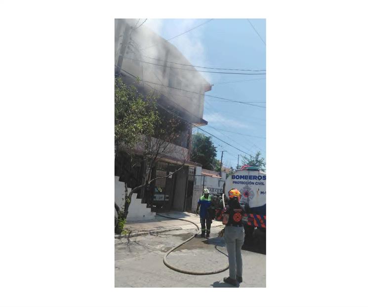 Moviliza incendio de casa en San Nicol&aacute;s