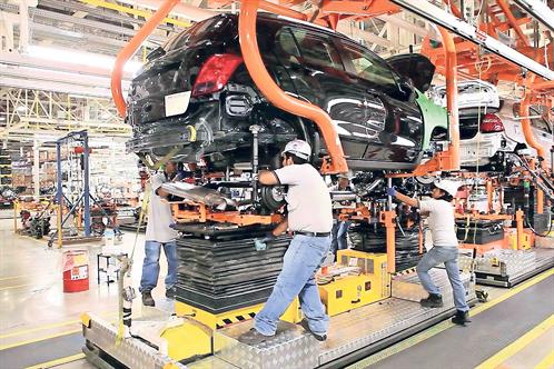 Industria automotriz recorta 107 mil empleos en M&eacute;xico en dos a&ntilde;os