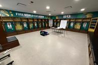 Los japoneses mantienen su cultura y limpian su basura del estadio