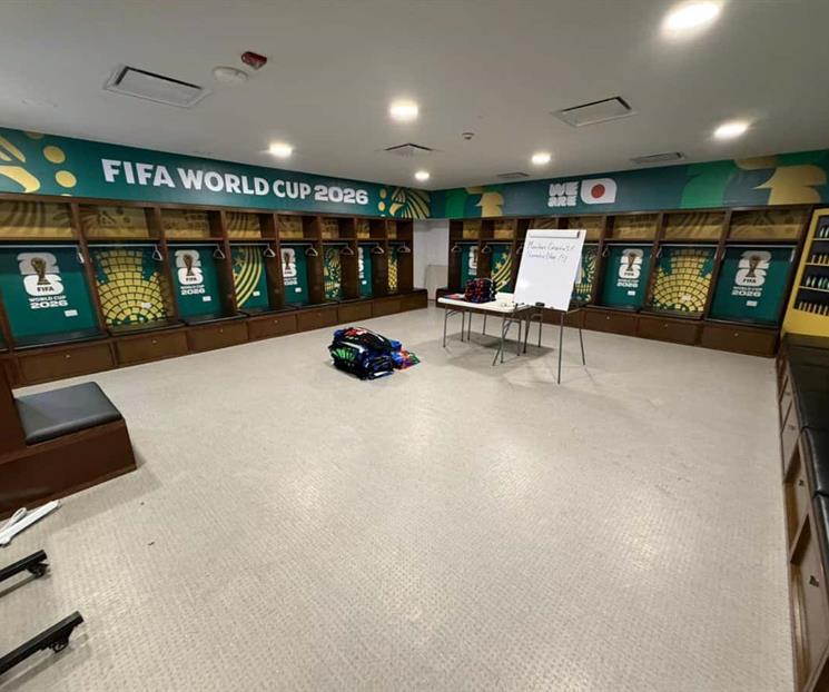 Los japoneses mantienen su cultura y limpian su basura del estadio