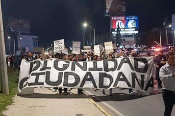 Evitan que protesta llegue al Estadio Monterrey