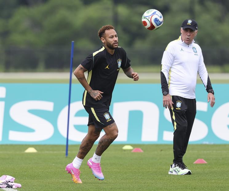 Neymar acelera su preparaci&oacute;n