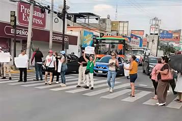 Realizan bloqueos por falta de electricidad