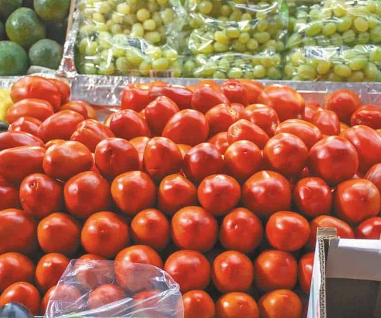 Profeco destaca baja en precio del di&eacute;sel y jitomate