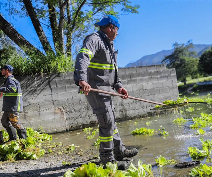 Realiza Santiago acciones de limpieza en presa &acute;La Boca&acute;