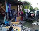 Se impacta camioneta contra puesto de ropa