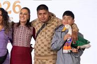 Pato Merl&iacute;n llega a Palacio Nacional