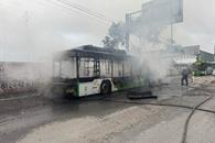 Arde cami&oacute;n en Apodaca