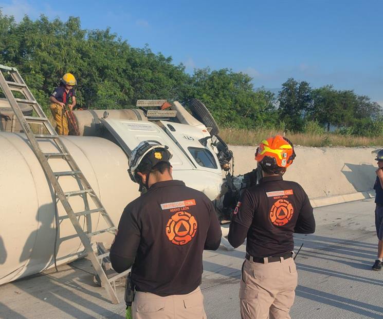 Resulta herido tras volcar pipa Resulta herido tras volcar pipa