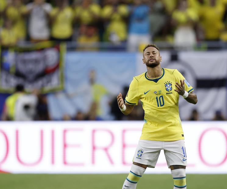Brasil, l&iacute;der y con Neymar