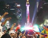 Celebran miles de mexicanos la victoria de la Selecci&oacute;n Mexicana