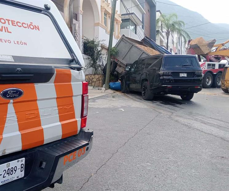 Se queda sin frenos y causa destrozos