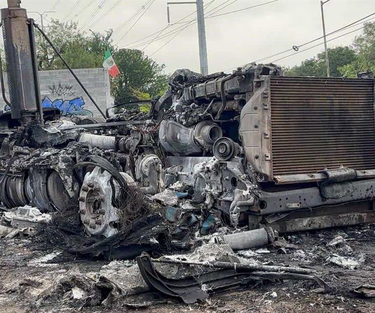 Acaba incendio con tr&aacute;iler