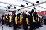 Celebran graduaci&oacute;n de adultos mayores en la UANL