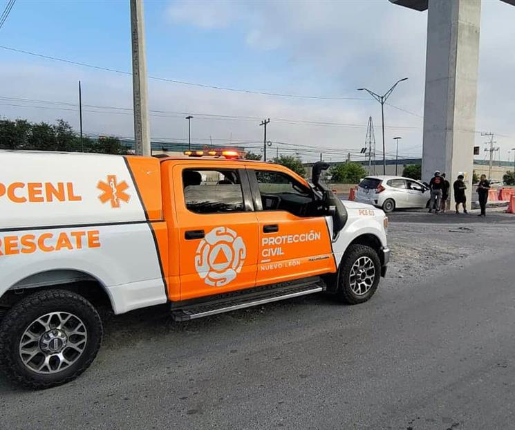 Impacta auto contra columna del Metro