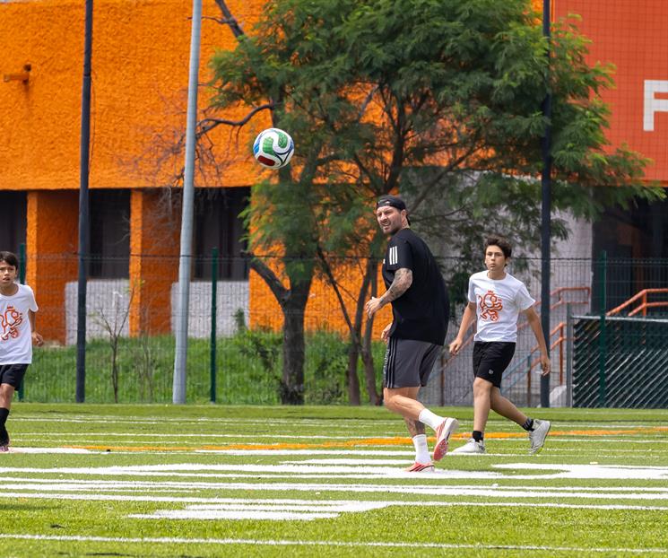 Inauguran Samuel y Gignac cancha 560