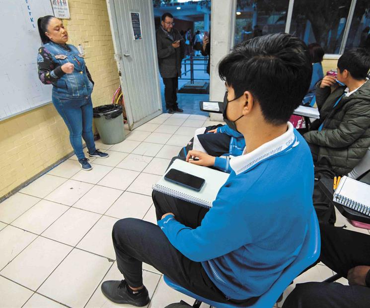 Regulan 11 estados uso del celular en las escuelas