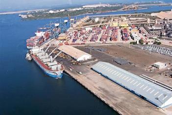 Acelera Puerto de L&aacute;zaro C&aacute;rdenas movimiento de veh&iacute;culos y carga