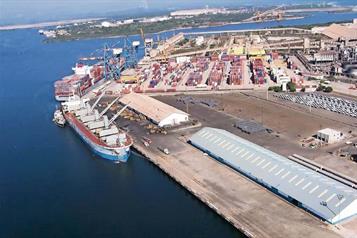 Acelera Puerto de L&aacute;zaro C&aacute;rdenas movimiento de veh&iacute;culos y carga