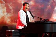 Preocupa Lionel Richie tras sufrir mareo en pleno concierto