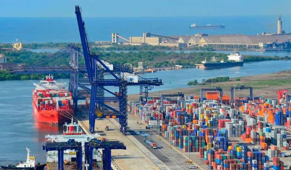 Puerto L&aacute;zaro C&aacute;rdenas moviliz&oacute; 260 mil 359 veh&iacute;culos de enero-mayo