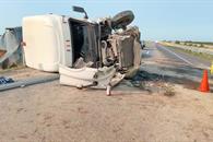 Vuelca tr&aacute;iler en Vallecillo