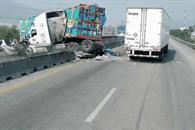 Ocasiona tr&aacute;iler caos en el Libramiento