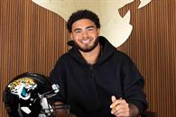 Brenton Strange renueva con los Jaguares de Jacksonville