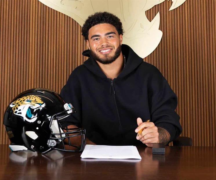 Brenton Strange renueva con los Jaguares de Jacksonville