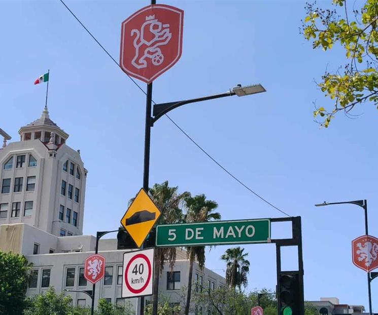 Colocan banderas en apoyo a Pa&iacute;ses Bajos en centro de Monterrey