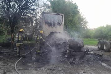 Se incendia cami&oacute;n de carga en Apodaca
