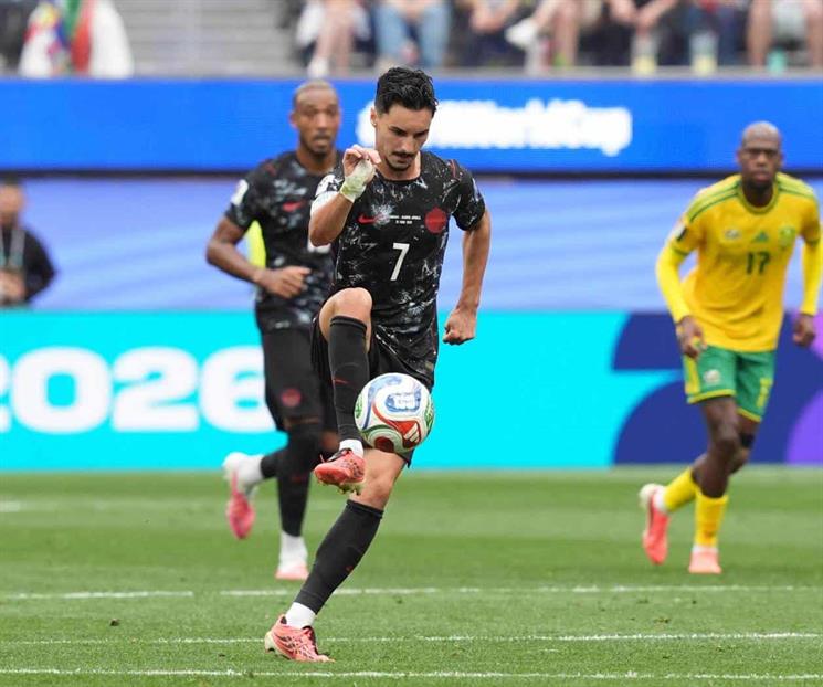 Avanza Canad&aacute; con un gol sobre la hora