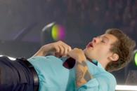 Sufre Harry Styles incidente en el escenario