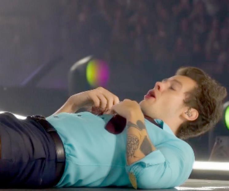 Sufre Harry Styles incidente en el escenario