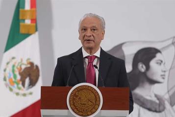 Esposa pide protecci&oacute;n tras denuncia contra exdirector de Pemex