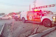Provoca camioneta percance con el tren
