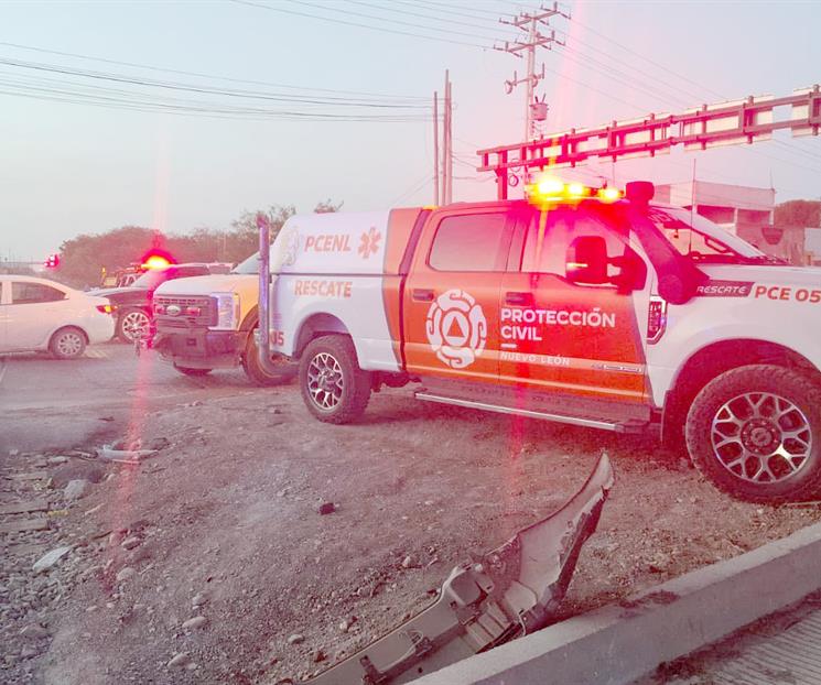 Provoca camioneta percance con el tren