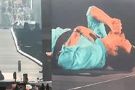 Se desploma Harry Styles durante concierto en Wembley