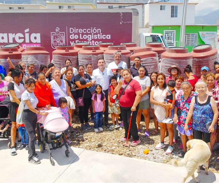 Lleva agua a colonias que siguen sin el vital l&iacute;quido