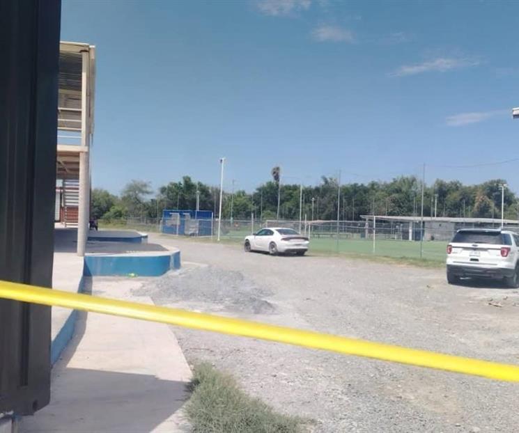 Balean a dos en canchas de futbol