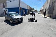 Choca en su moto y queda herido