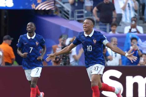 Continua Francia con paso perfecto Continua Francia con paso perfecto