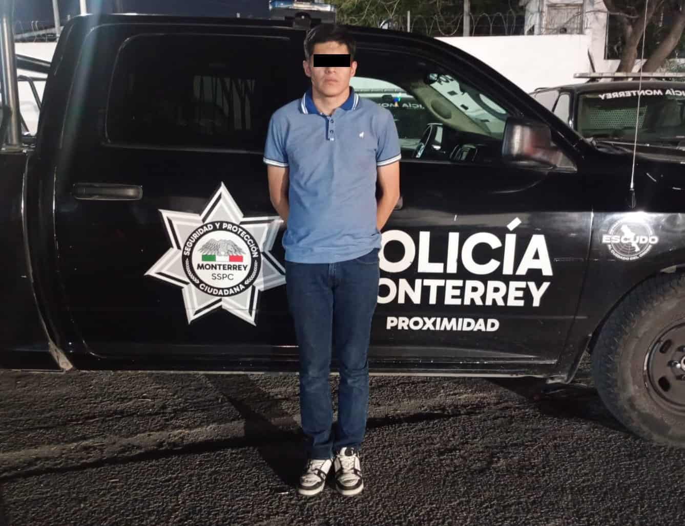 Despu&eacute;s de que se molest&oacute; porque su expareja no quiso regresar con &eacute;l, un joven fue detenido por oficiales de la Polic&iacute;a de Monterrey, por presuntamente agredir y tratar de estrangularla, en la colonia Nuevo Madero.
