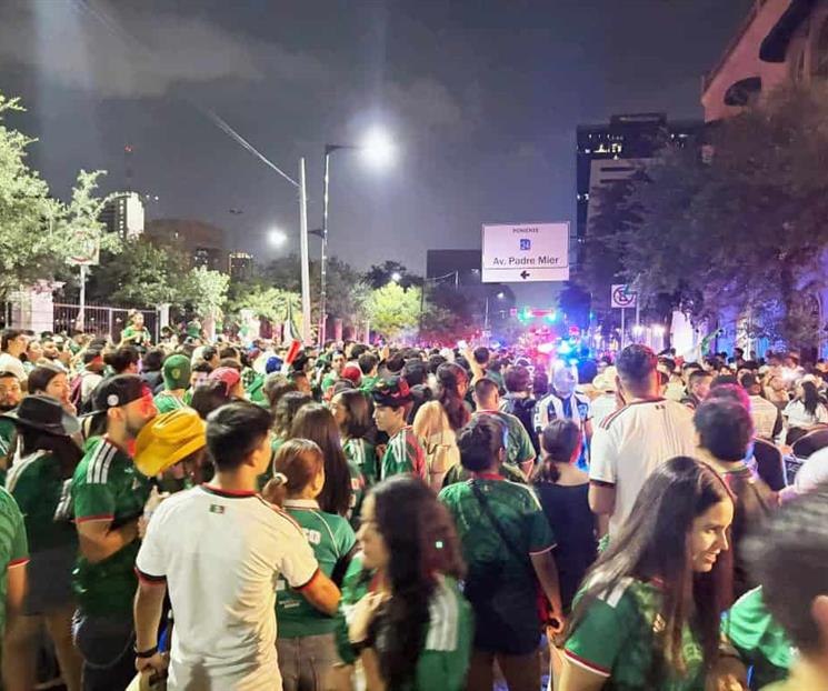 Desata afición regia toda una fiesta por triunfo de México Desata afición regia toda una fiesta por triunfo de México