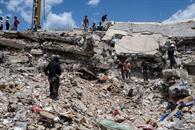 Rescates contin&uacute;an en La Guaira a una semana de los sismos