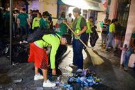 Recogen 12 toneladas de basura en el Centro Recogen 12 toneladas de basura en el Centro