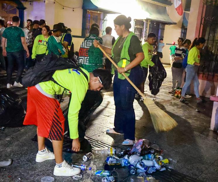 Recogen 12 toneladas de basura en el Centro Recogen 12 toneladas de basura en el Centro