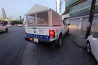 Amenaza con perros a mujer