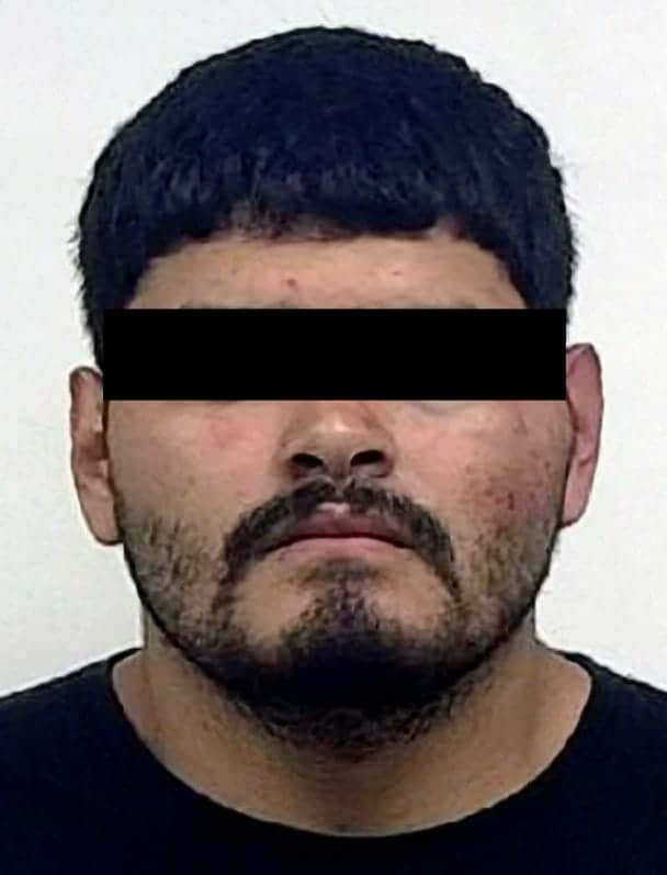 Notifican a hombre de orden de aprehensi&oacute;n